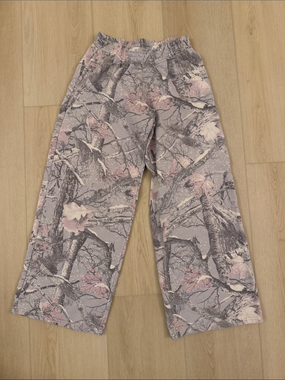 HOLLISTER camo pants